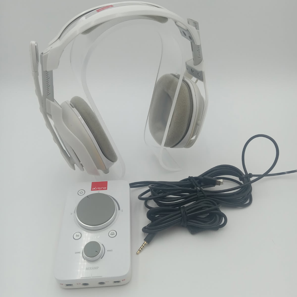 Astro A40 White TR Edition with Astro MIXAMP